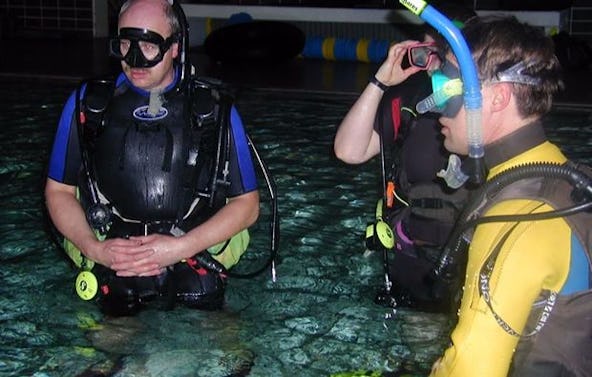 Tauchschnupperkurs im Pool Oldenburg