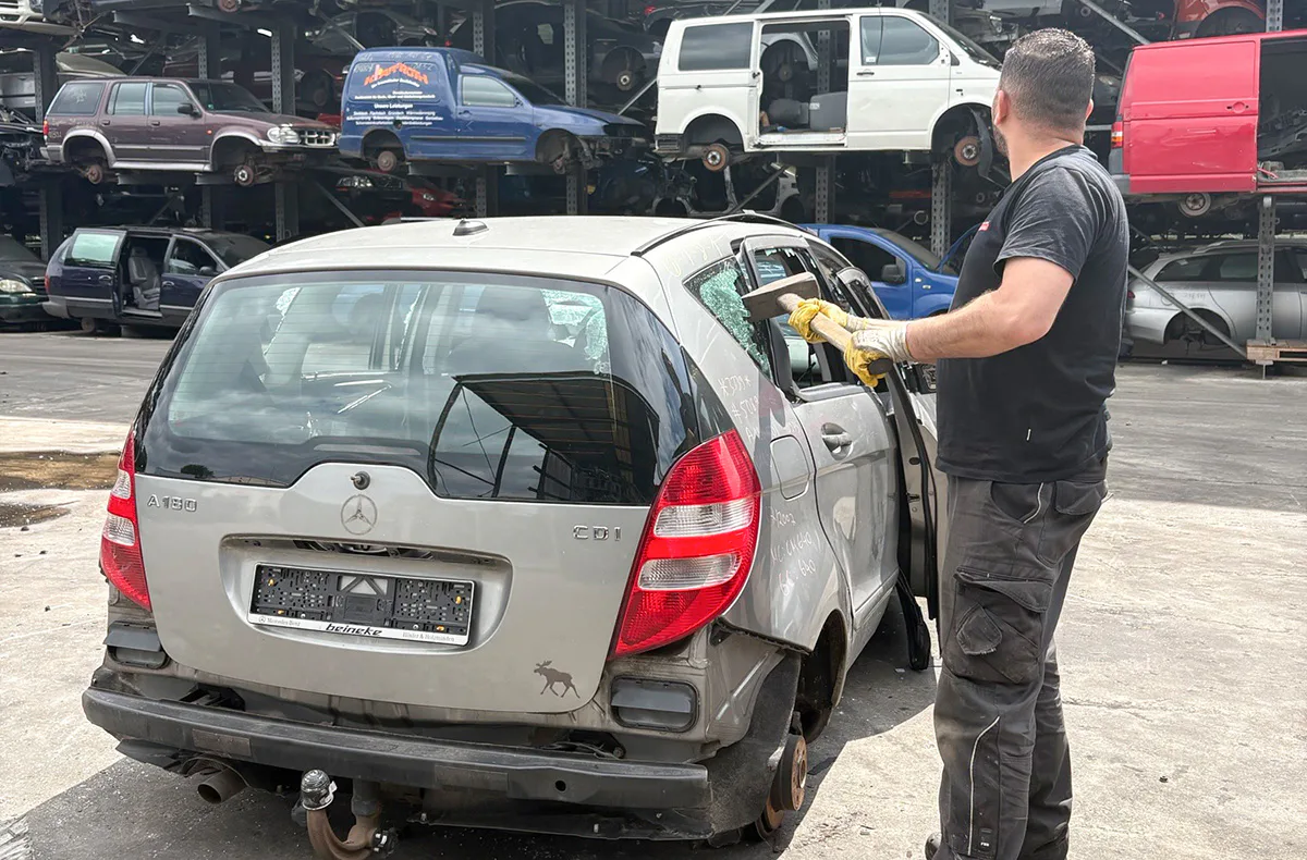 Auto zertrümmern Schloß Holte-Stukenbrock - 2