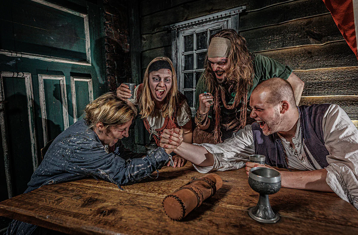 Frühstück & Hamburg Dungeon für 2 - 4