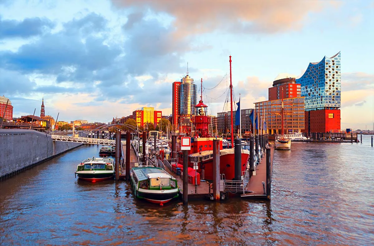 Städtetrip Hamburg mit abendlicher Hafenrundfahrt für 2 - 8